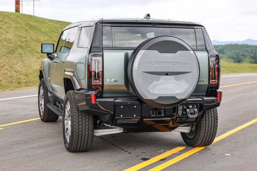 2024 GMC Hummer EV - Image 8 of 31