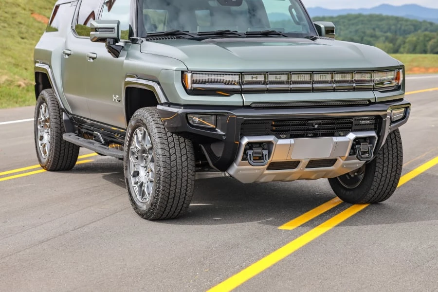 2024 GMC Hummer EV - Image 16 of 31