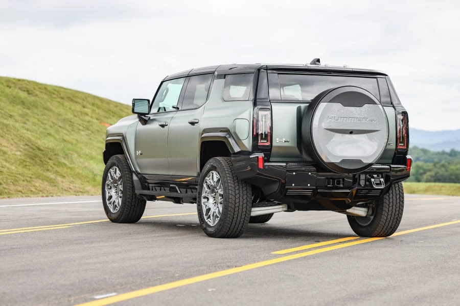 2024 GMC Hummer EV - Image 7 of 31