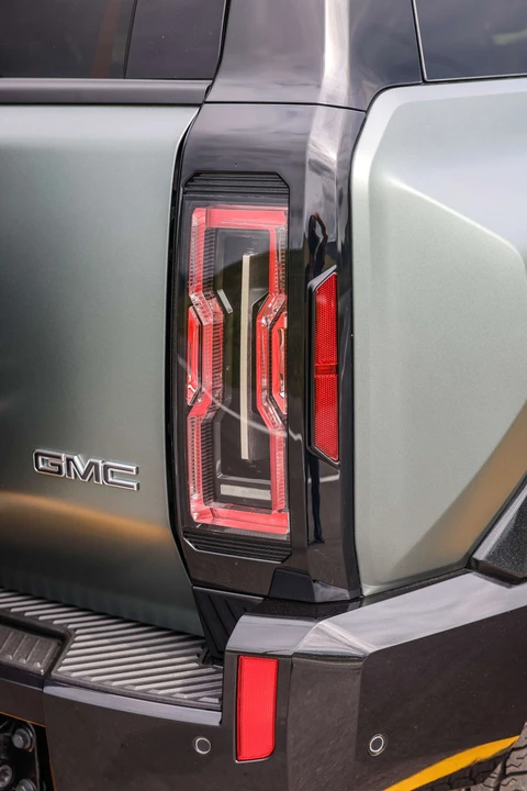 2024 GMC Hummer EV - Image 13 of 31