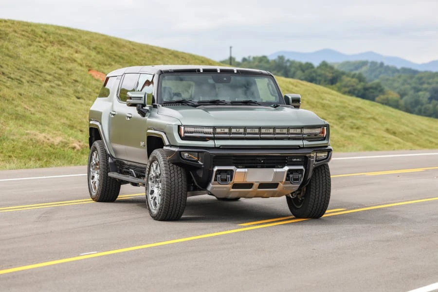 2024 GMC Hummer EV - Image 9 of 31