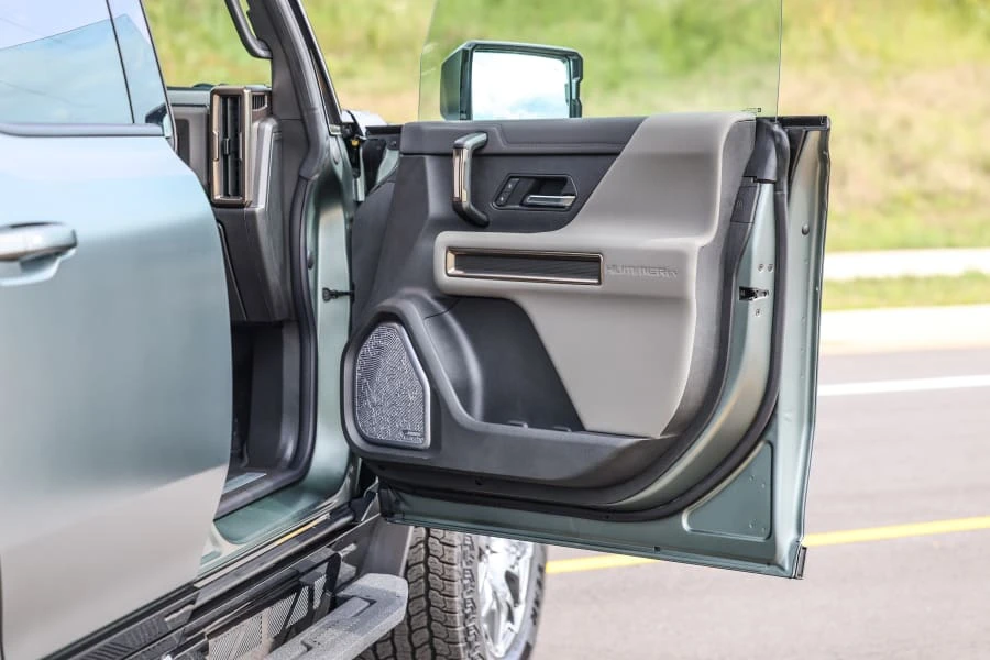 2024 GMC Hummer EV - Image 31 of 31
