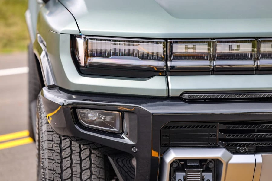 2024 GMC Hummer EV - Image 15 of 31