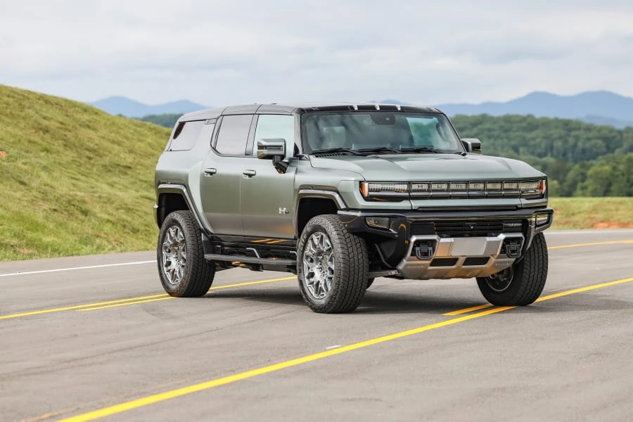 2024 GMC Hummer EV - Image 6 of 31