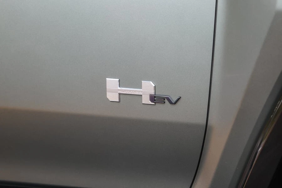 2024 GMC Hummer EV - Image 12 of 31