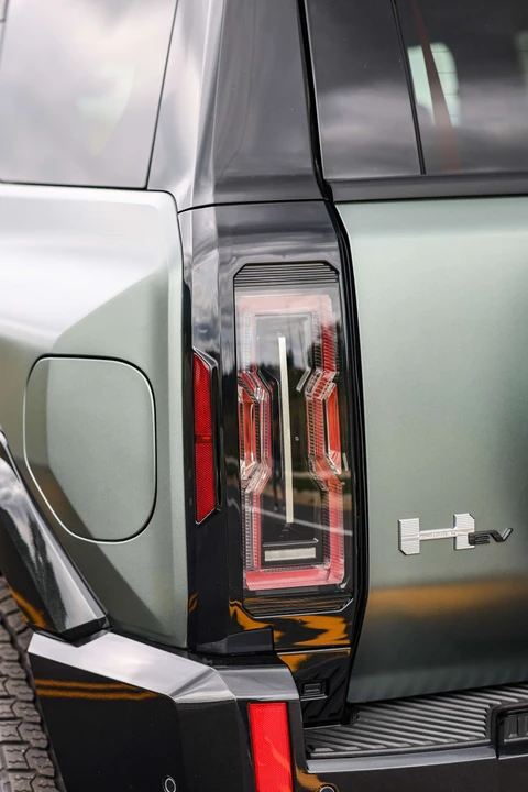 2024 GMC Hummer EV - Image 24 of 31