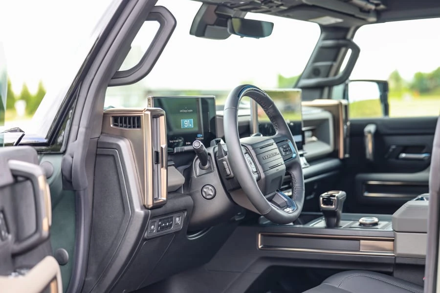 2024 GMC Hummer EV - Image 29 of 31