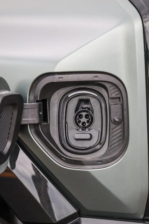 2024 GMC Hummer EV - Image 27 of 31