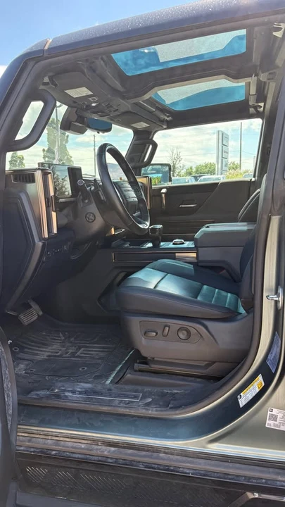2024 GMC Hummer EV - Image 10 of 14