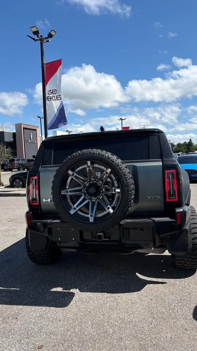 2024 GMC Hummer EV - Image 12 of 14