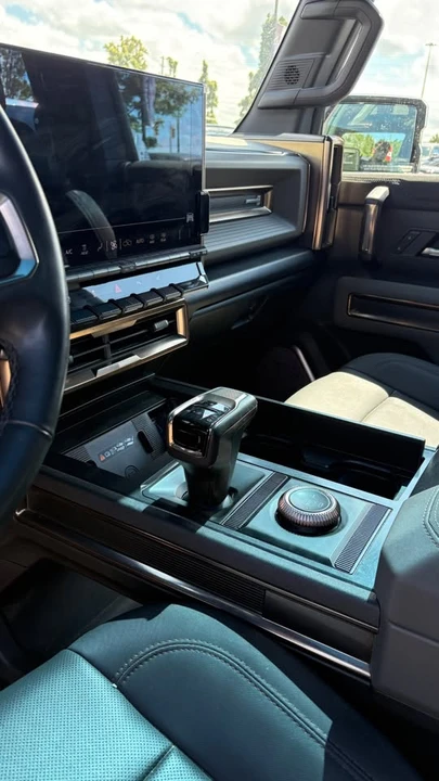 2024 GMC Hummer EV - Image 8 of 14