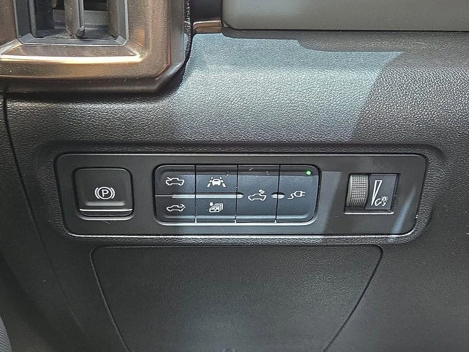 2024 GMC Hummer EV - Image 17 of 20