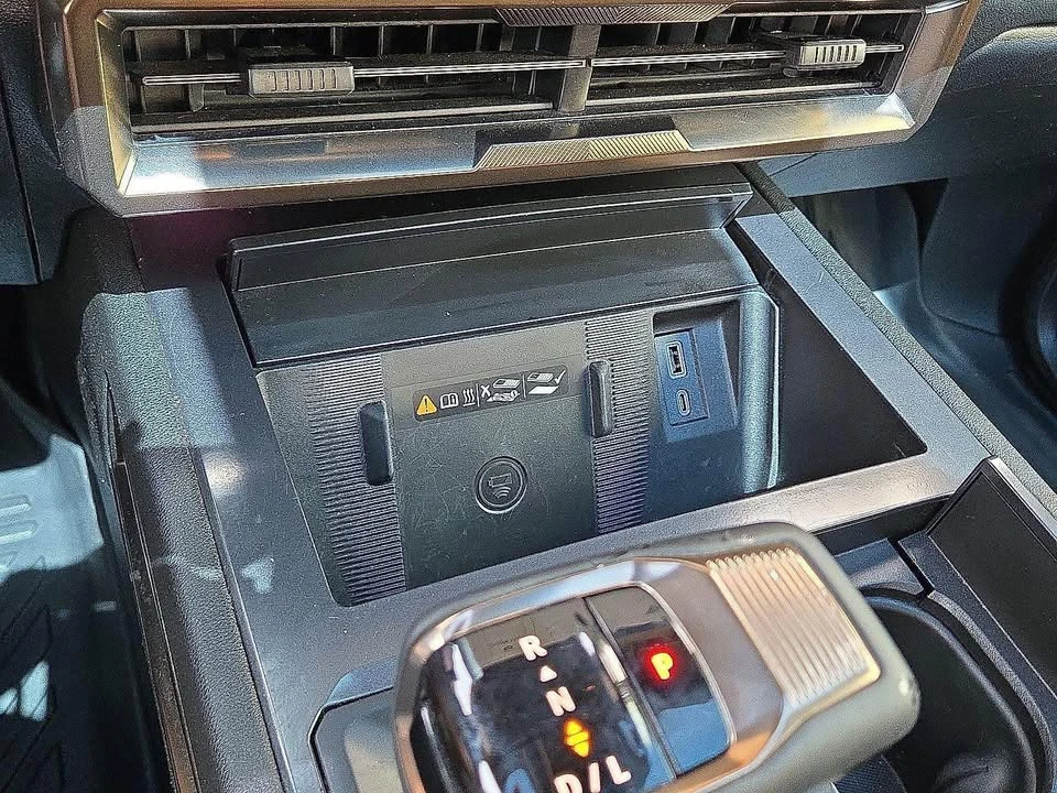 2024 GMC Hummer EV - Image 16 of 20
