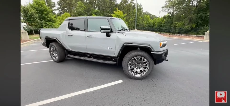 2024 GMC Hummer EV - Image 11 of 11