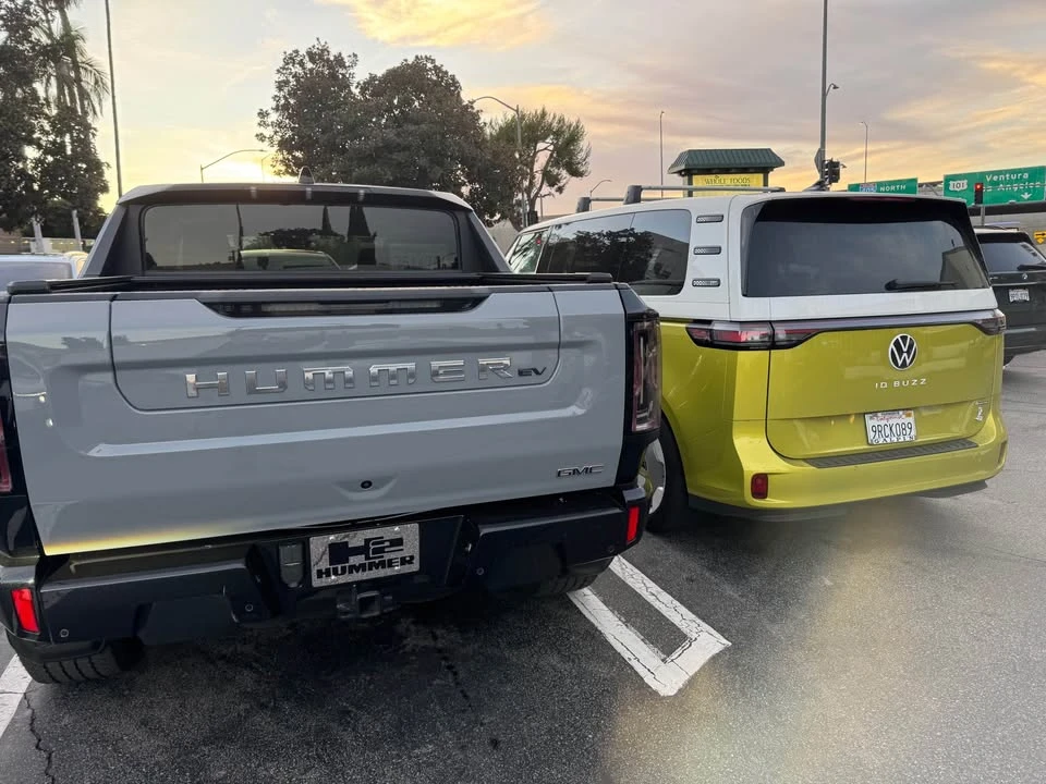 2024 GMC Hummer EV - Image 3 of 11