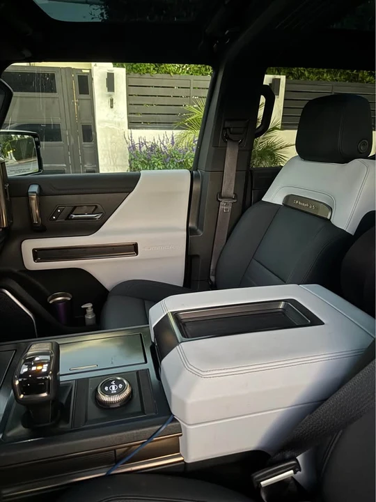 2024 GMC Hummer EV - Image 8 of 11
