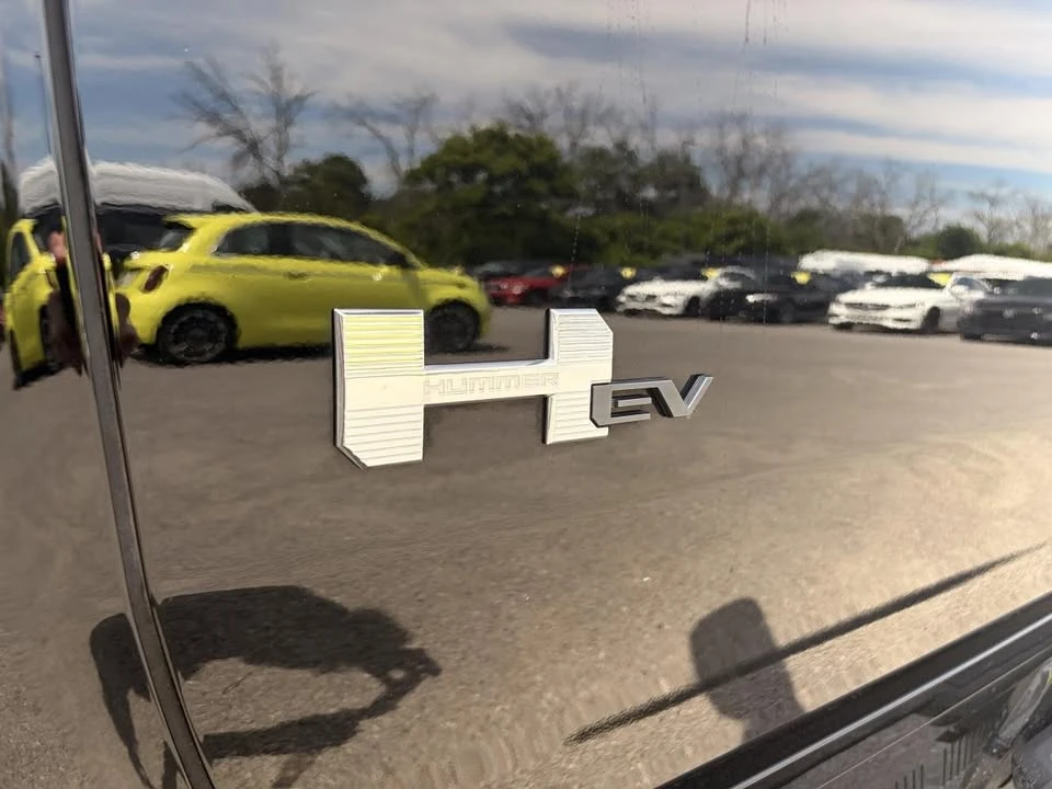 2024 GMC Hummer EV - Image 12 of 20