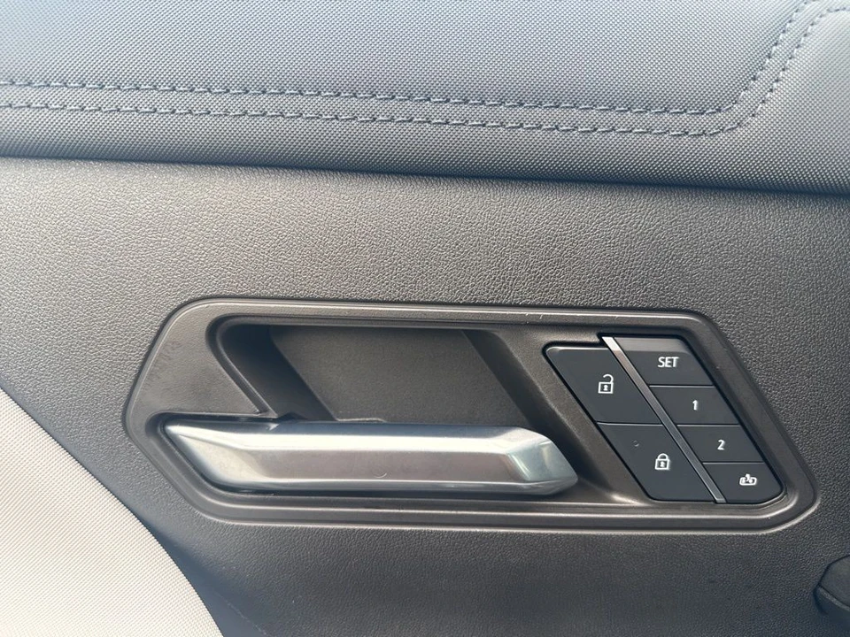 2024 GMC Hummer EV - Image 11 of 21