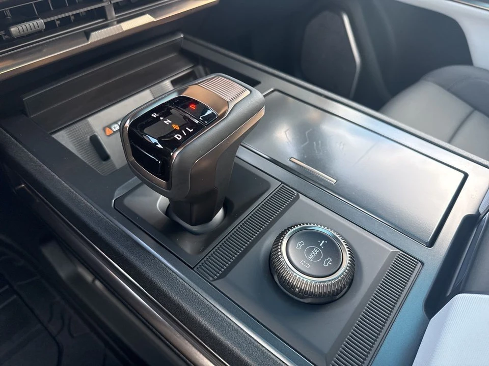 2024 GMC Hummer EV - Image 18 of 21