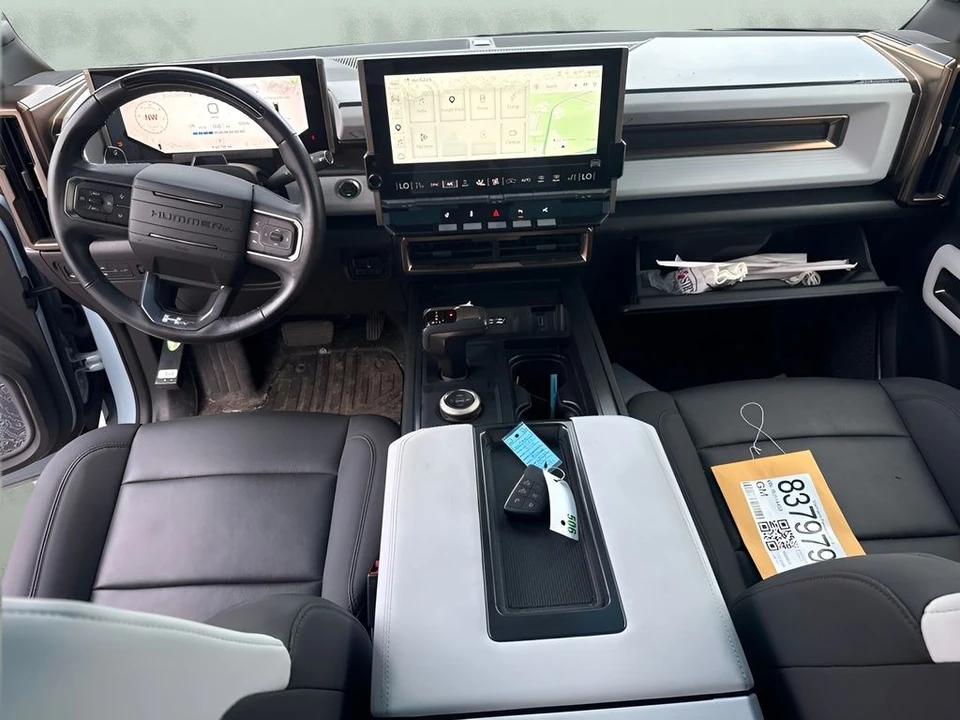 2024 GMC Hummer EV - Image 11 of 15