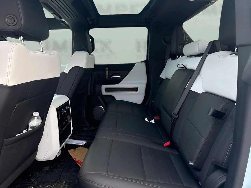 2024 GMC Hummer EV - Image 10 of 15
