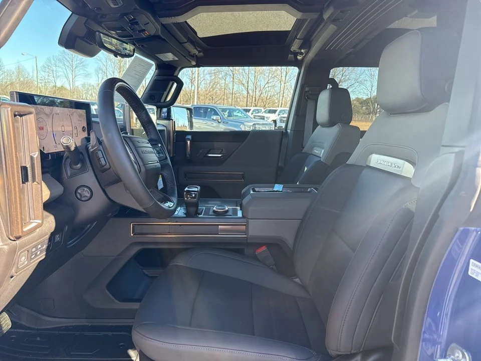 2024 GMC Hummer EV - Image 9 of 12