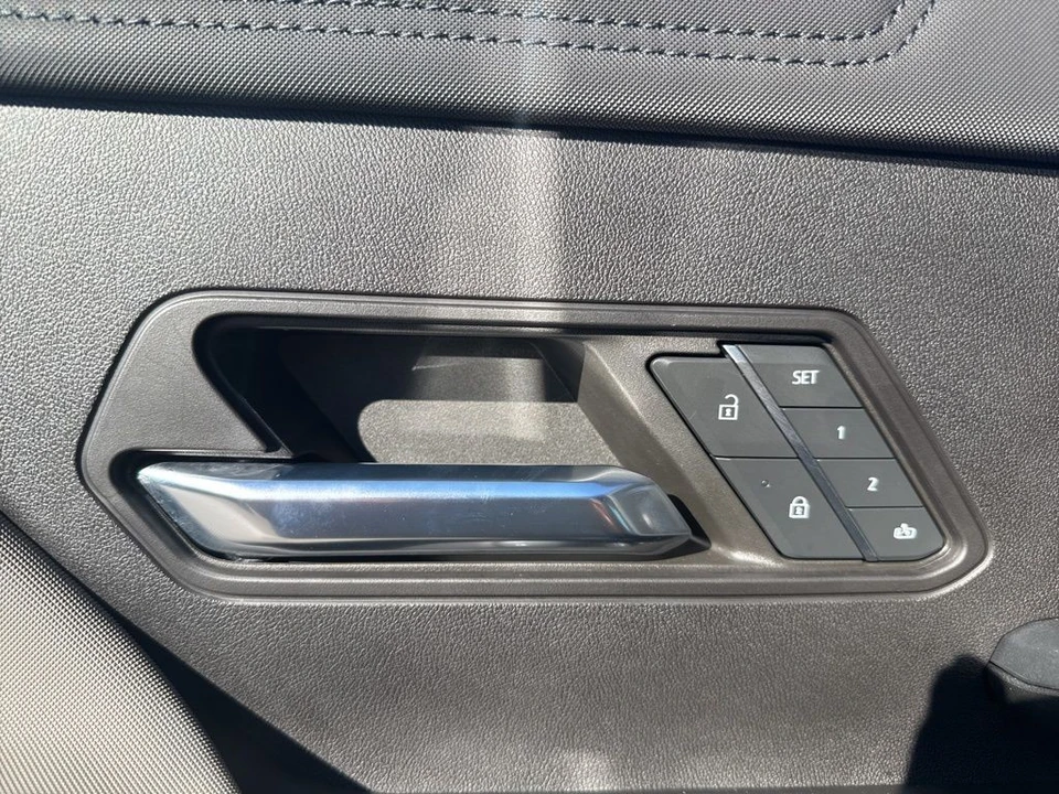 2024 GMC Hummer EV - Image 11 of 12