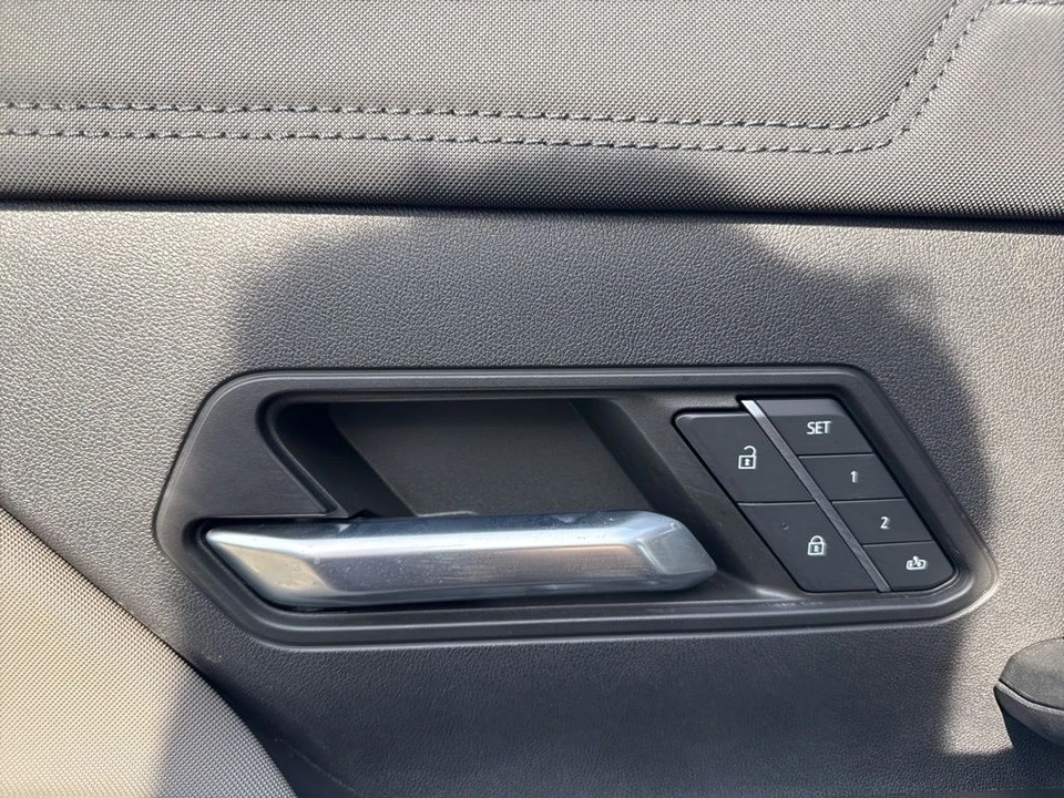 2024 GMC Hummer EV - Image 11 of 12
