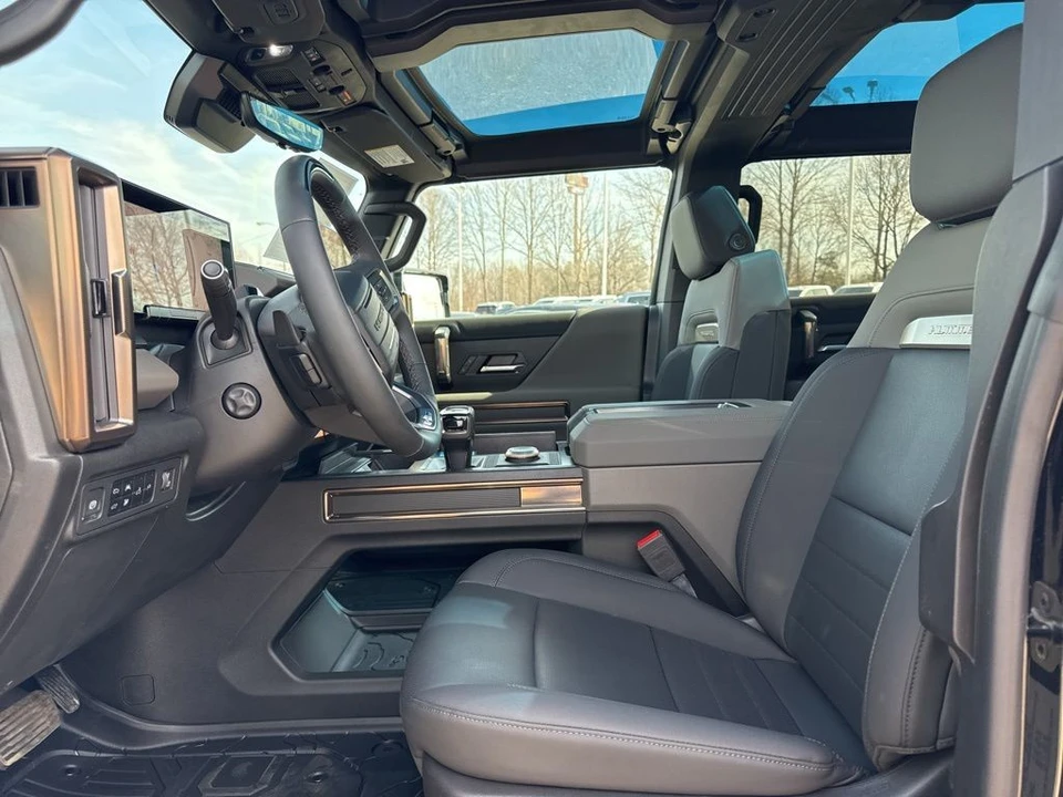 2024 GMC Hummer EV - Image 9 of 12