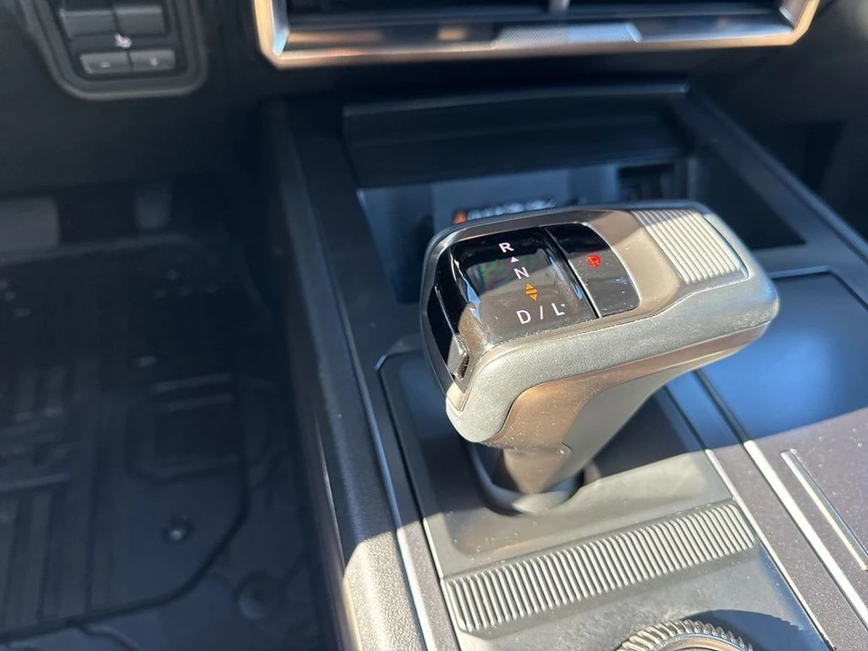 2024 GMC Hummer EV - Image 19 of 21