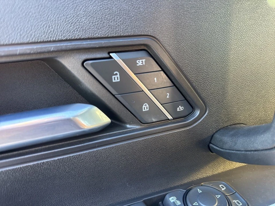 2024 GMC Hummer EV - Image 11 of 12