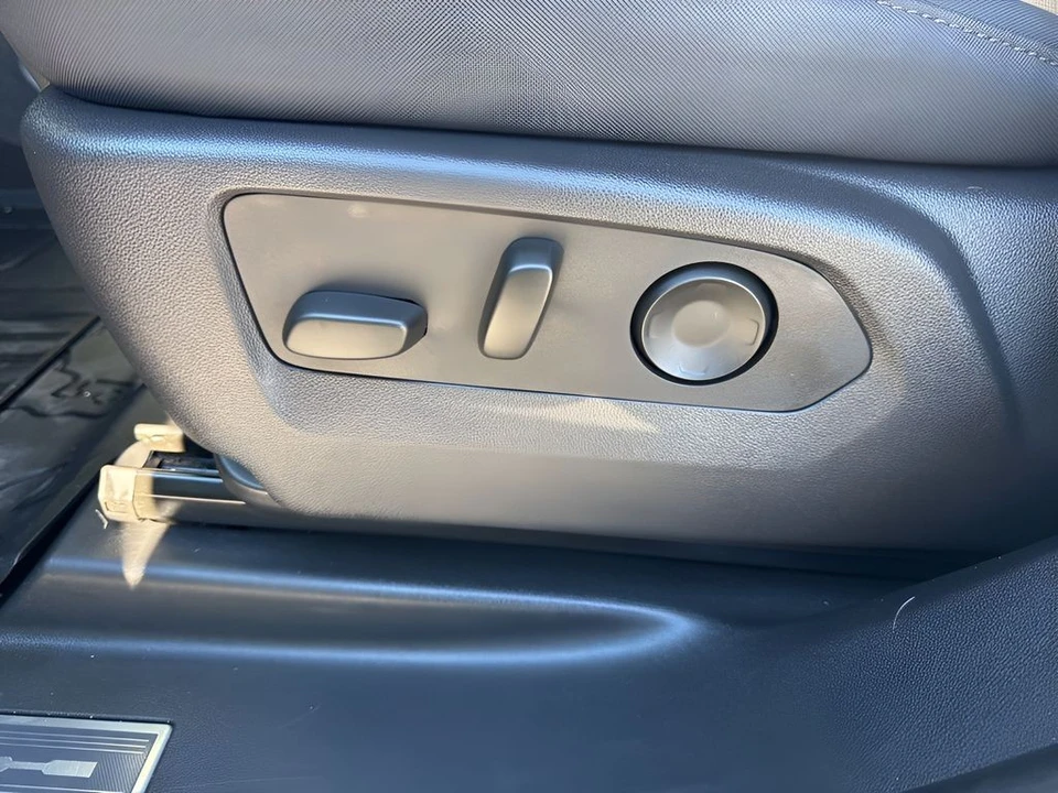 2024 GMC Hummer EV - Image 10 of 21