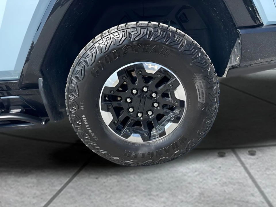 2024 GMC Hummer EV - Image 27 of 29