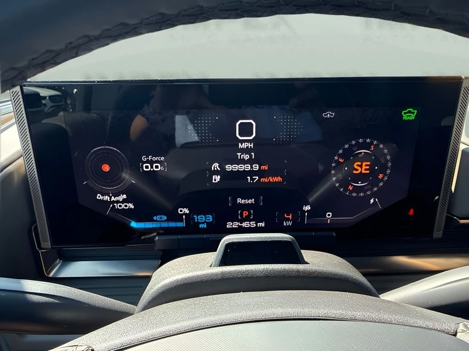 2024 GMC Hummer EV - Image 20 of 29