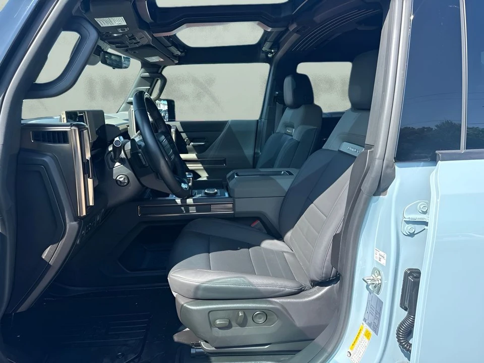 2024 GMC Hummer EV - Image 10 of 29