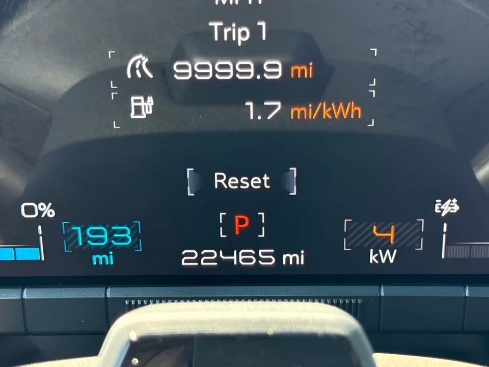 2024 GMC Hummer EV - Image 21 of 29