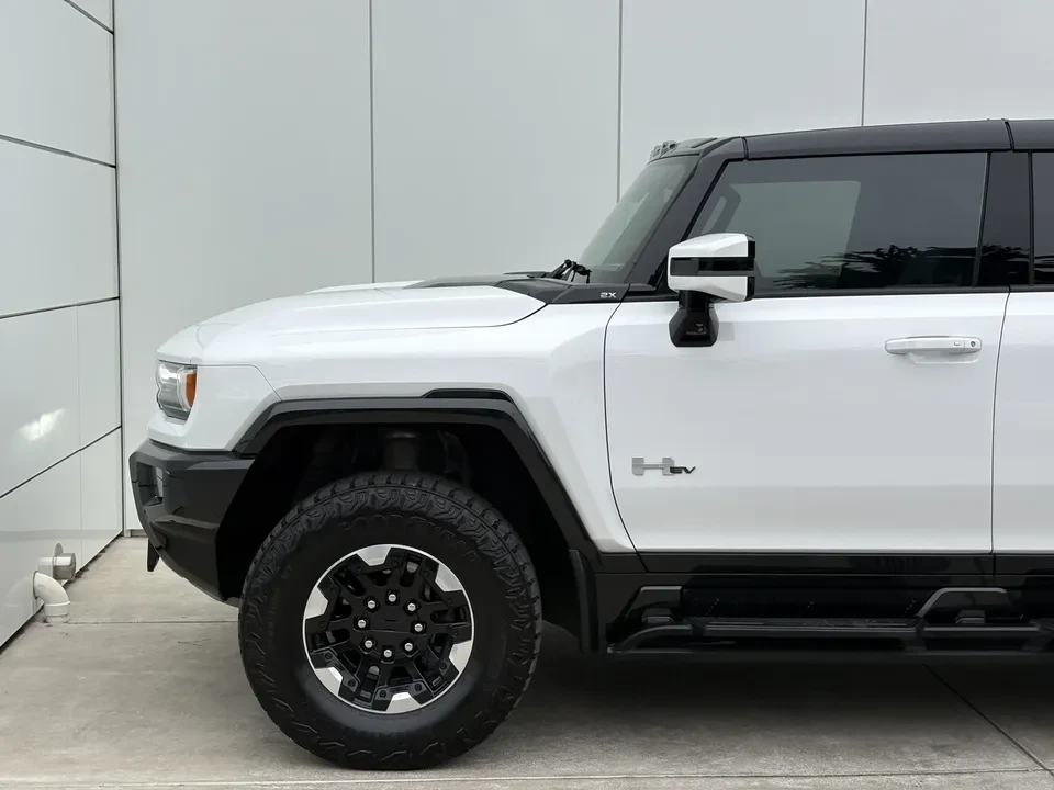 2024 GMC Hummer EV - Image 5 of 16