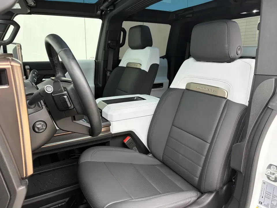 2024 GMC Hummer EV - Image 9 of 16