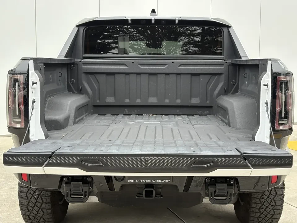 2024 GMC Hummer EV - Image 8 of 16
