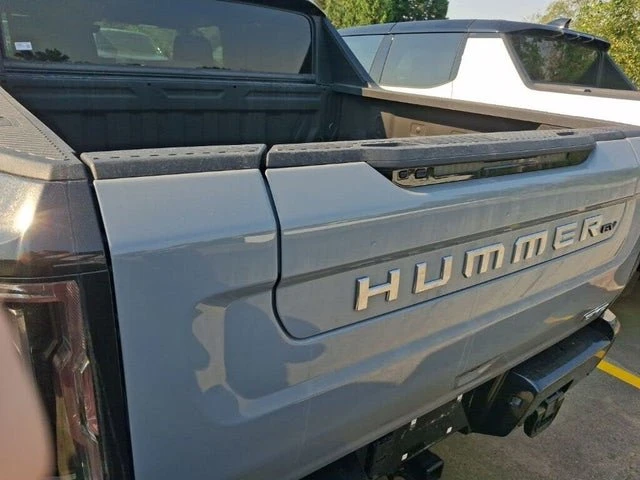2024 GMC Hummer EV - Image 8 of 16