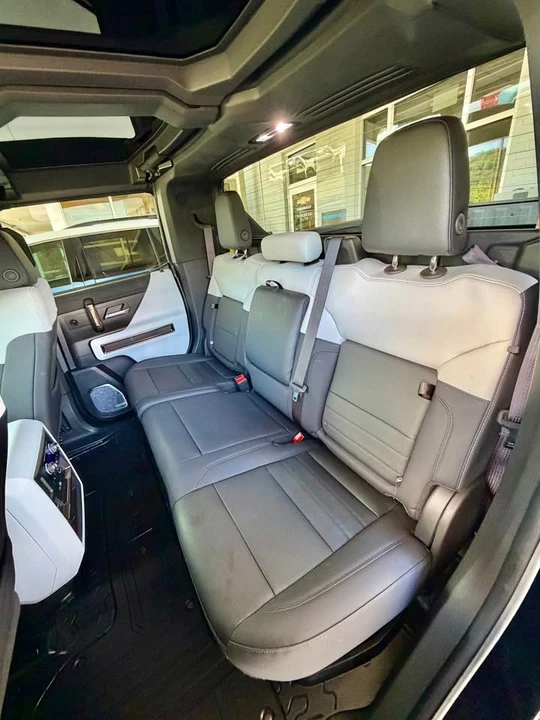 2024 GMC Hummer EV - Image 13 of 15