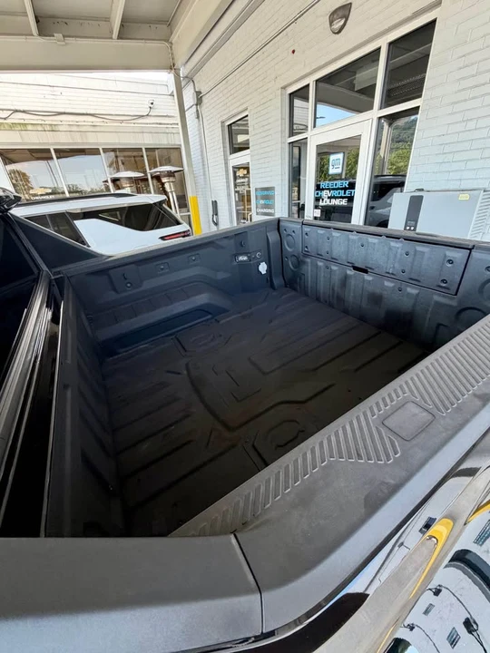 2024 GMC Hummer EV - Image 15 of 15