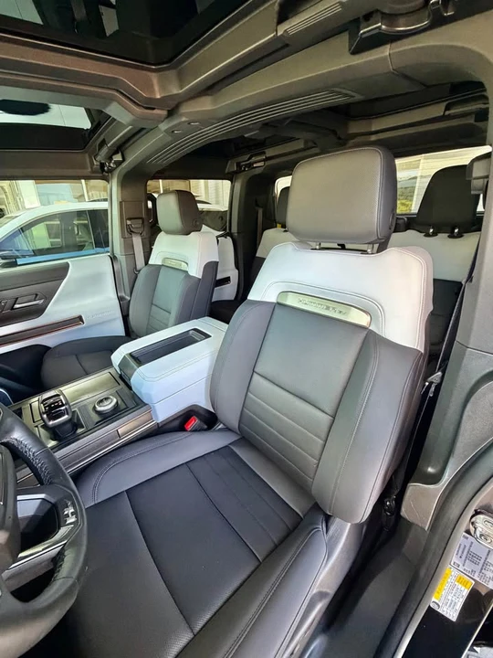 2024 GMC Hummer EV - Image 9 of 15