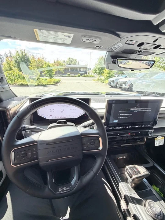 2024 GMC Hummer EV - Image 17 of 17