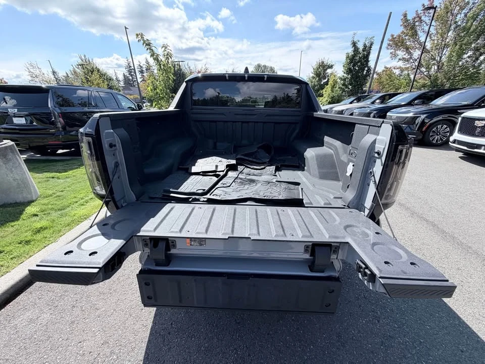 2024 GMC Hummer EV - Image 14 of 17