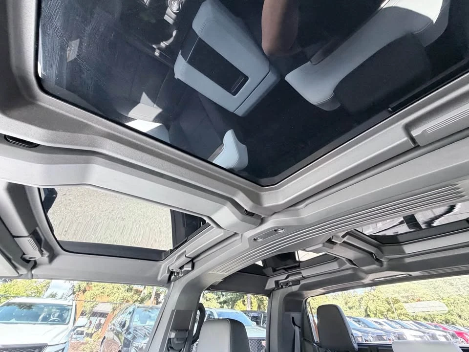 2024 GMC Hummer EV - Image 15 of 17