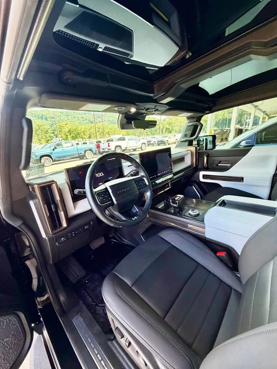 2024 GMC Hummer EV - Image 8 of 15