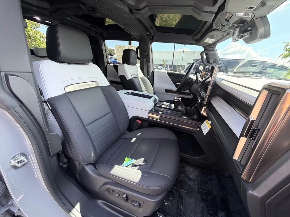 2024 GMC Hummer EV - Image 10 of 17
