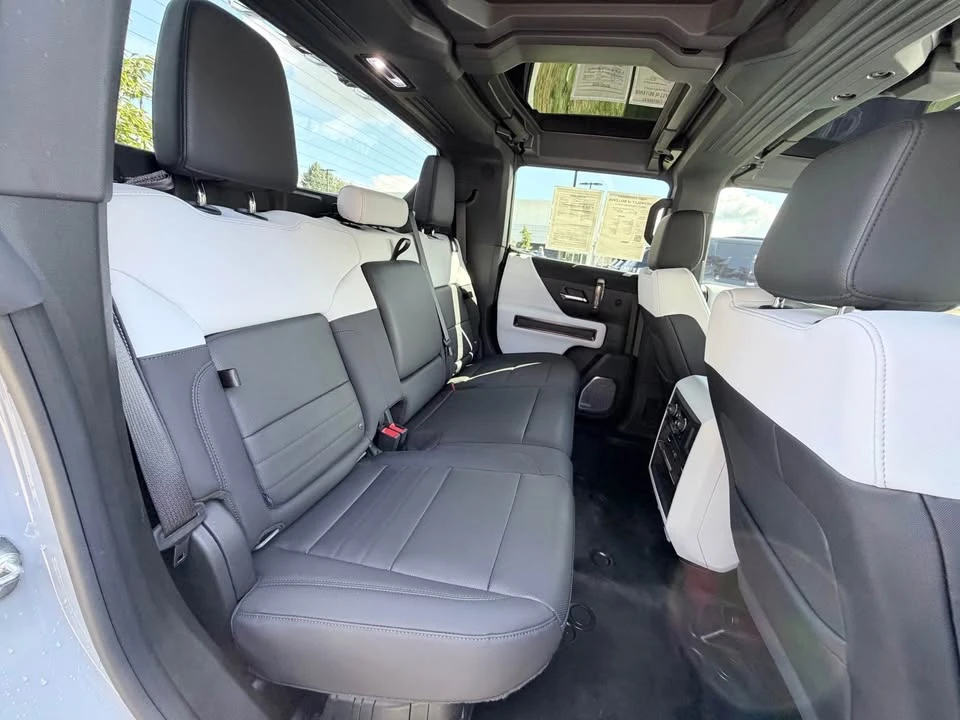 2024 GMC Hummer EV - Image 12 of 17