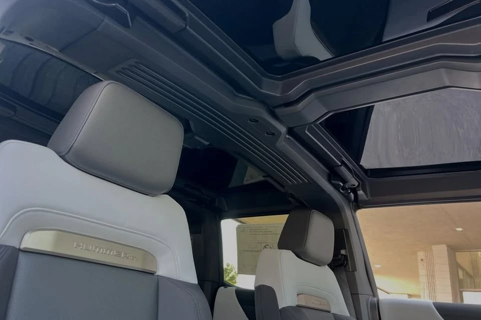 2024 GMC Hummer EV - Image 13 of 20